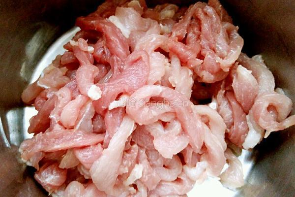 干炸里脊（猪肉）的做法图解1