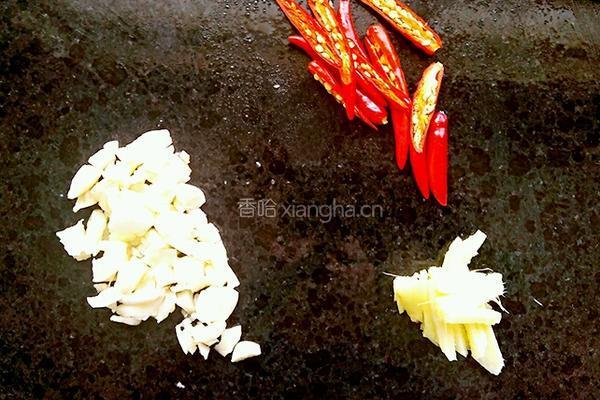 肉丁爆炒毛豆的做法图解3