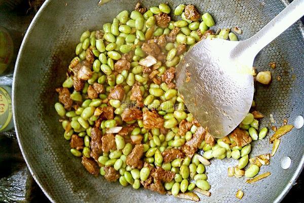 肉丁爆炒毛豆的做法图解8