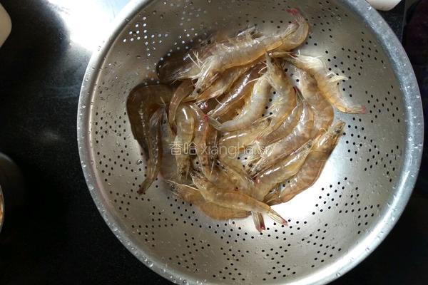 油焖对虾的做法图解1
