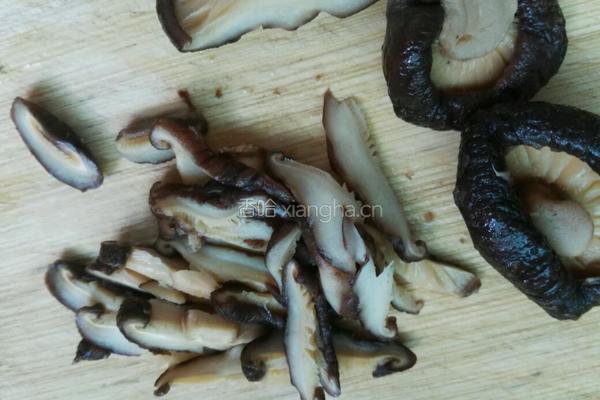 香菇炒饭的做法图解2