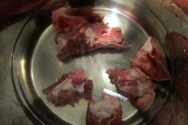 红豆薏米骨头汤的做法图解4