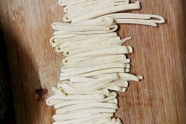 虾籽手工面的做法图解6