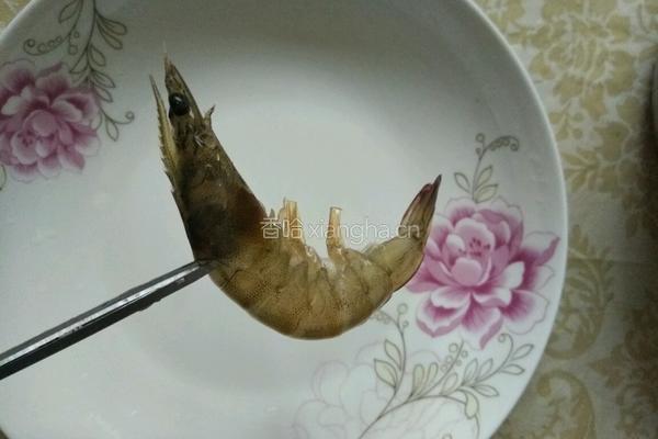 蒜蓉蒸虾的做法图解2