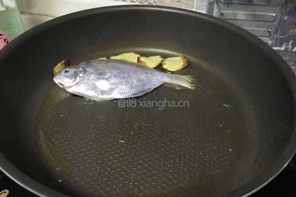 香煎鲳鱼的做法图解3
