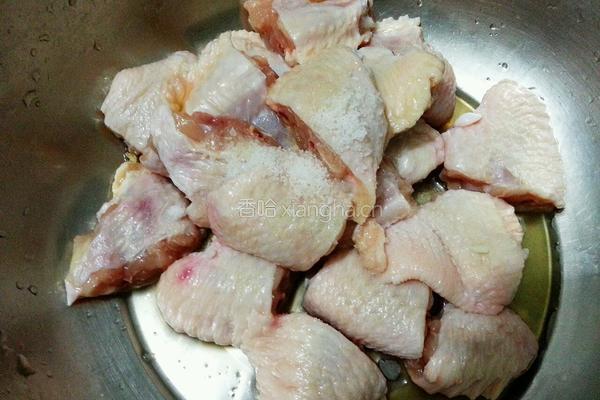 蒜蓉金针菇蒸鸡翅的做法图解2