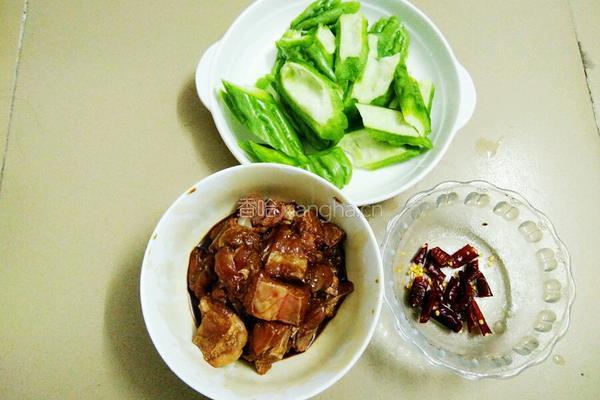 苦瓜烧排骨的做法图解2