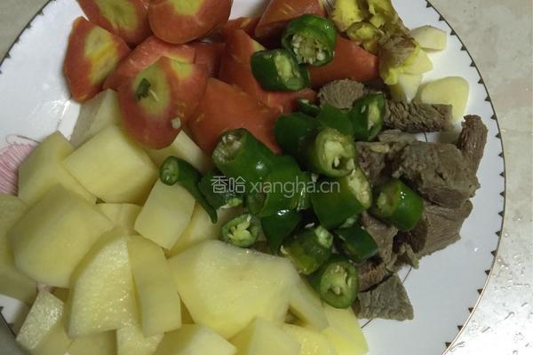 土豆焖牛肉的做法图解1