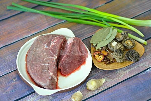 家常牛肉炖菜的做法图解1