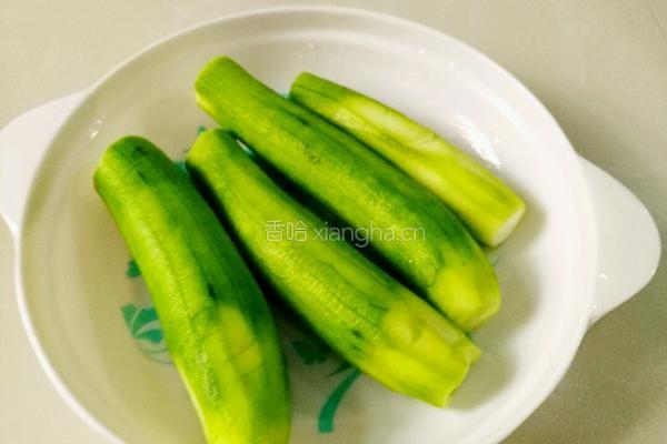  家常炒丝瓜的做法图解1