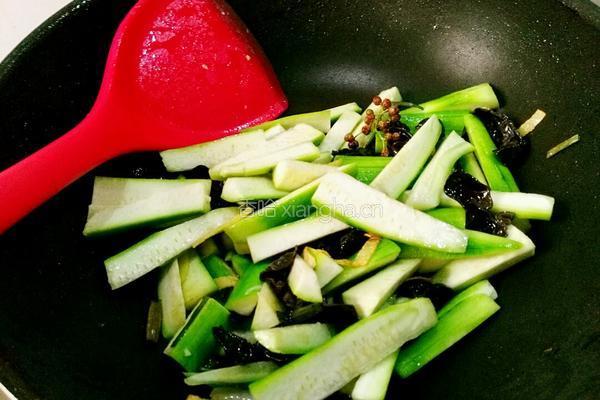  家常炒丝瓜的做法图解9