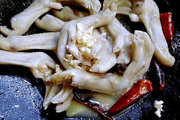 香辣鸭掌的做法图解13