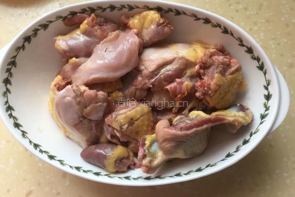 红枣枸杞煲鸡汤的做法图解1