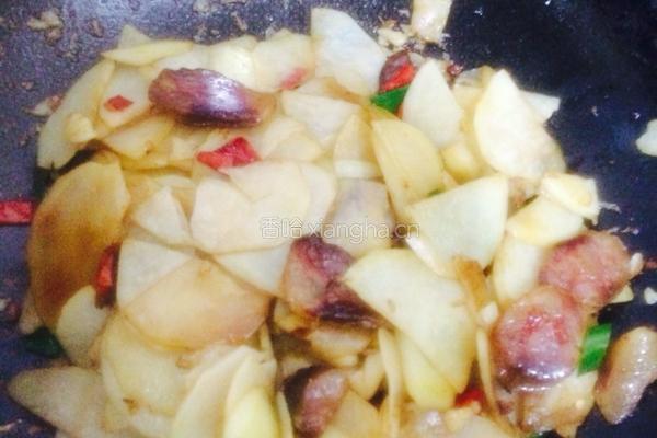 腊肠干锅土豆片的做法图解5