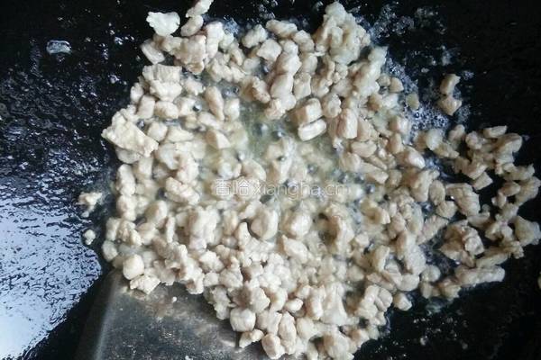 酱香肉粒青豆的做法图解2