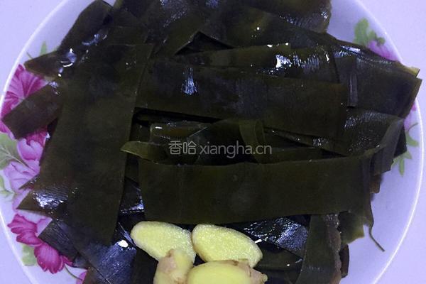 海带筒子骨汤的做法图解2