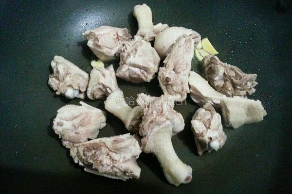 芋艿炖鸭腿的做法图解3