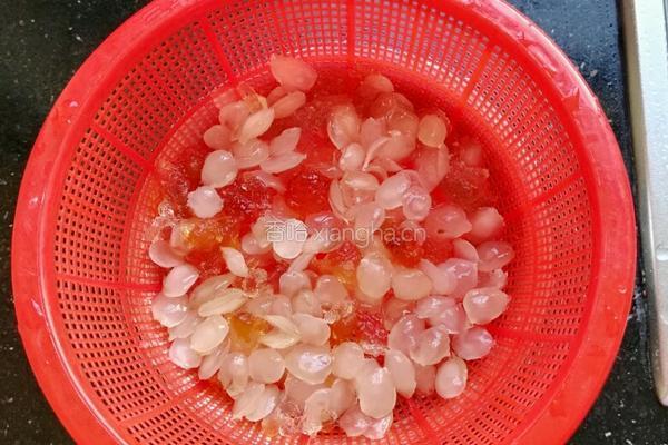 红栆皂角米莲子银耳汤的做法图解5