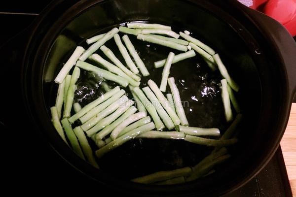 豇豆青菜面的做法图解3