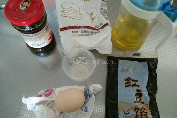 Kitty猫卡通月饼的做法图解1