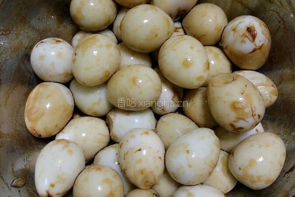 丝瓜虎皮鹌鹑蛋的做法图解2