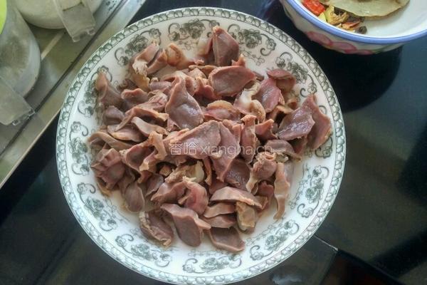 青椒炒鸭胗的做法图解4