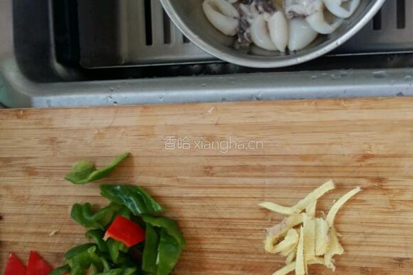 酱爆墨鱼仔的做法图解1