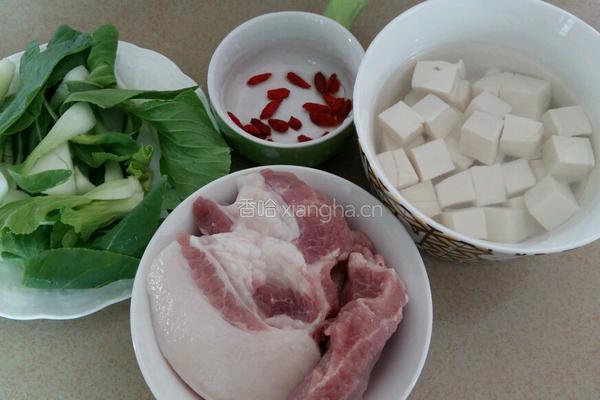 青菜肉丸豆腐汤的做法图解1