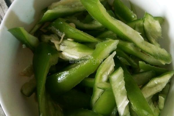 青椒炒蛋的做法图解2