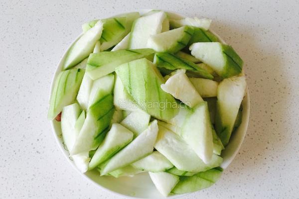 丝瓜肉片汤的做法图解2