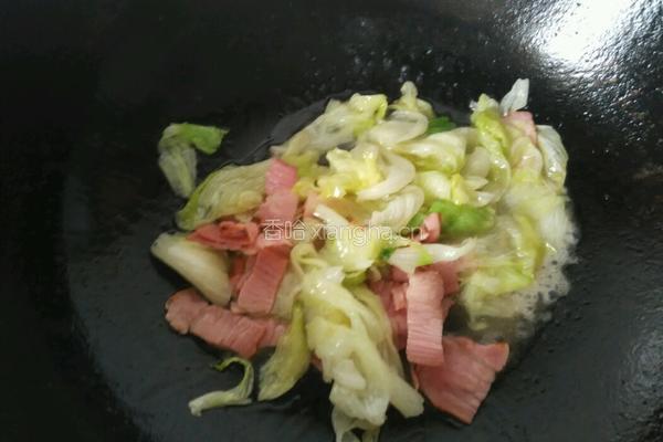 培根蔬菜炒饭的做法图解3