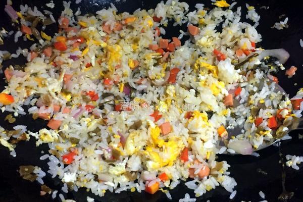酸菜蛋炒饭的做法图解4