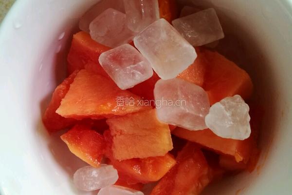 木瓜炖牛奶的做法图解1