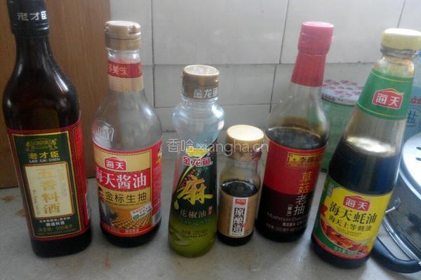 猪肉圆白菜馅饺子的做法图解1