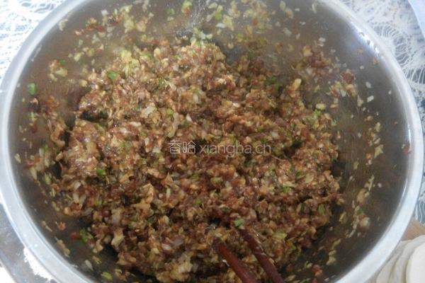 猪肉圆白菜馅饺子的做法图解7
