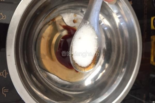 泰式蒜香黑椒炸猪的做法图解2