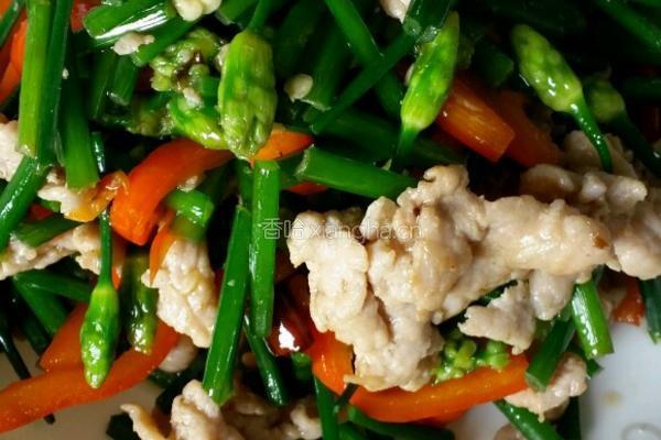 韭菜苔甜椒炒肉片的做法图解6