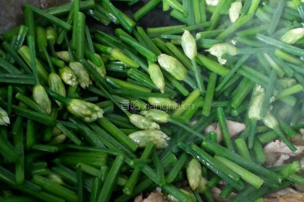 韭菜苔甜椒炒肉片的做法图解3