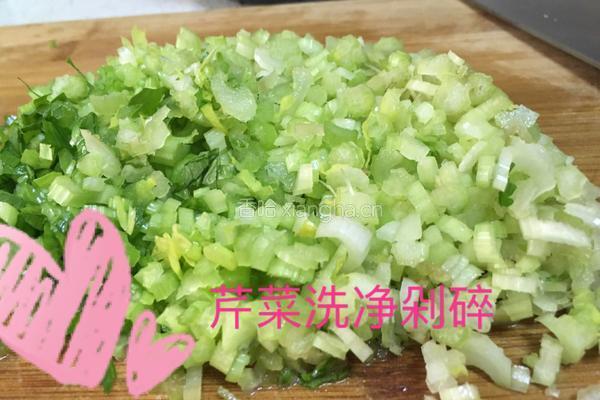 芹菜肉馅煎饺的做法图解2