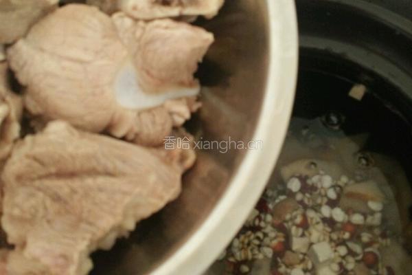 清热祛湿猪扇骨汤的做法图解7