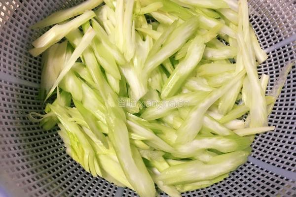 西芹炒肉丝的做法图解5