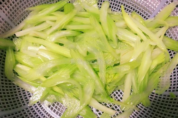 西芹炒肉丝的做法图解7