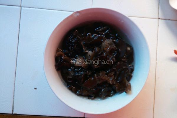 凉拌木耳的做法图解1