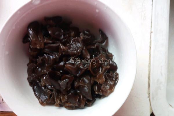 凉拌木耳的做法图解3