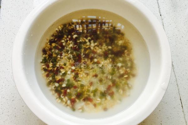 杂粮粥的做法图解3
