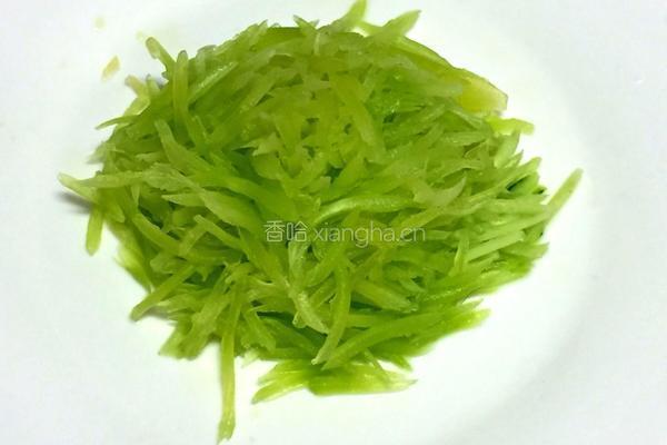 麻辣青笋鸡丝的做法图解3