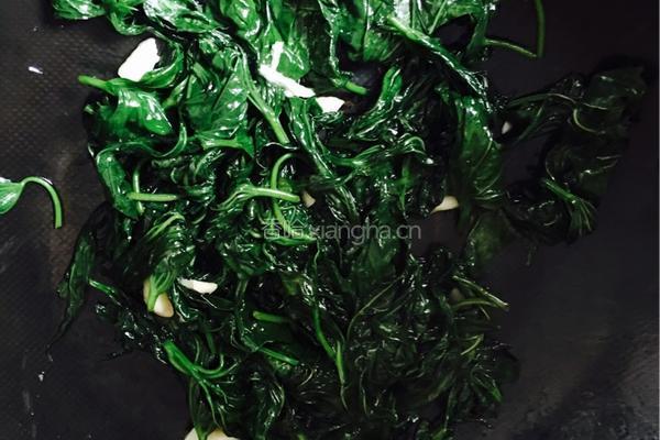 蒜香红薯叶的做法图解5