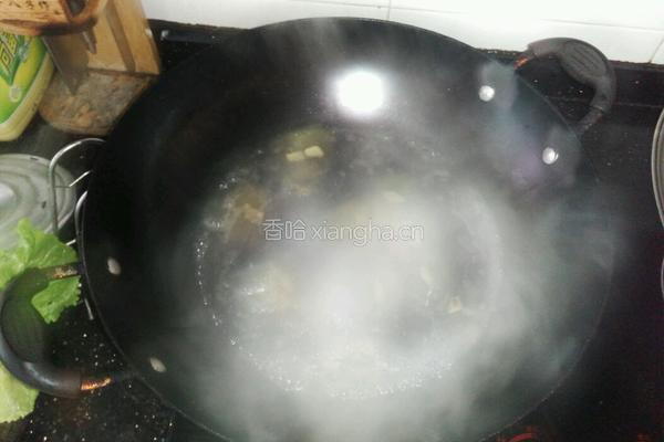 卤水猪耳汤粉的做法图解2