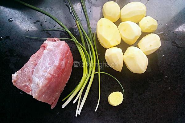 土豆馅饺子的做法图解1