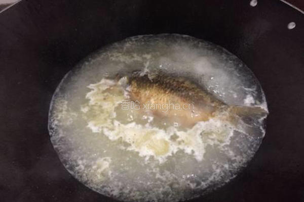 土豆番茄鲫鱼汤的做法图解6